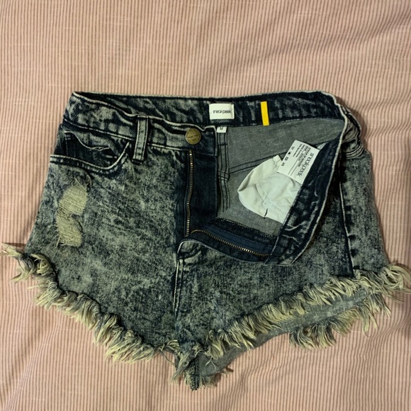 High-waisted short shorts, Dark wash - Picture 2 of 5